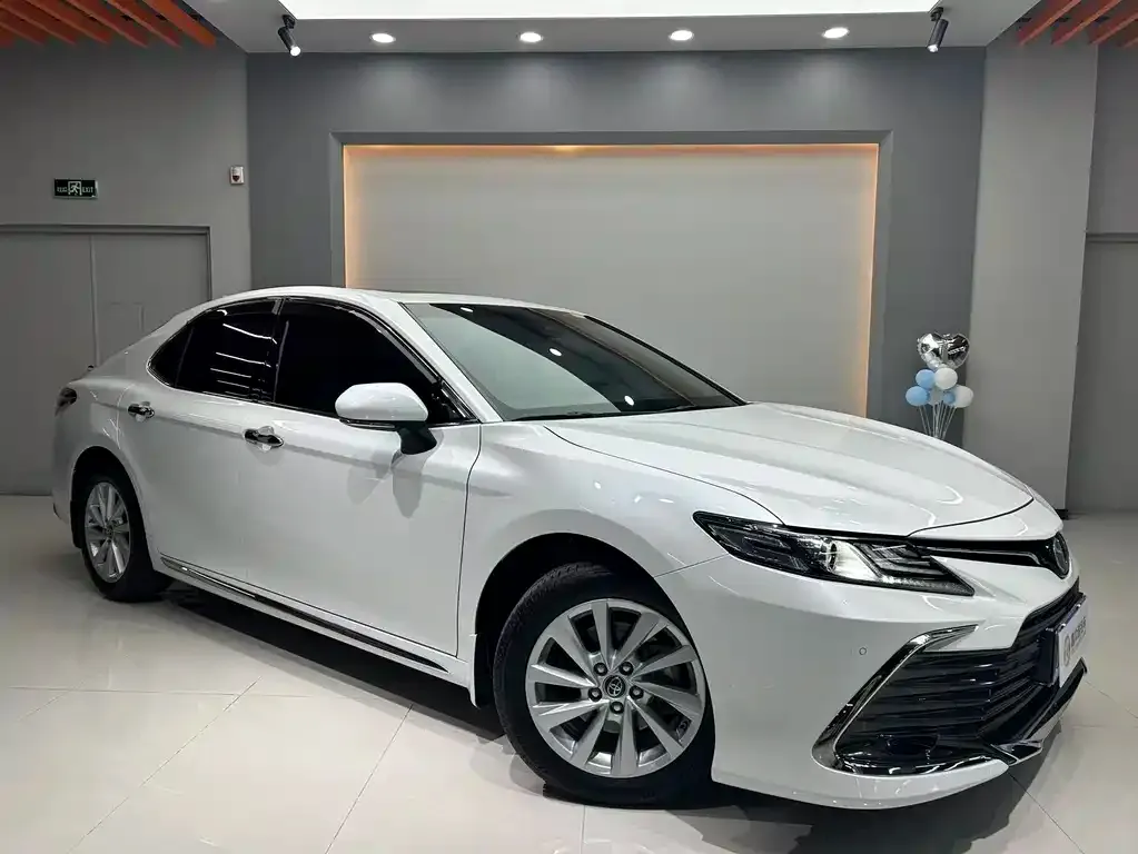 Toyota Camry — фото 3