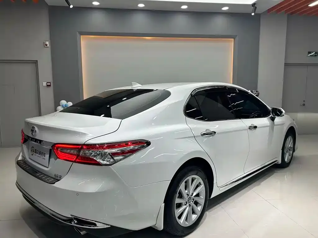 Toyota Camry — фото 4
