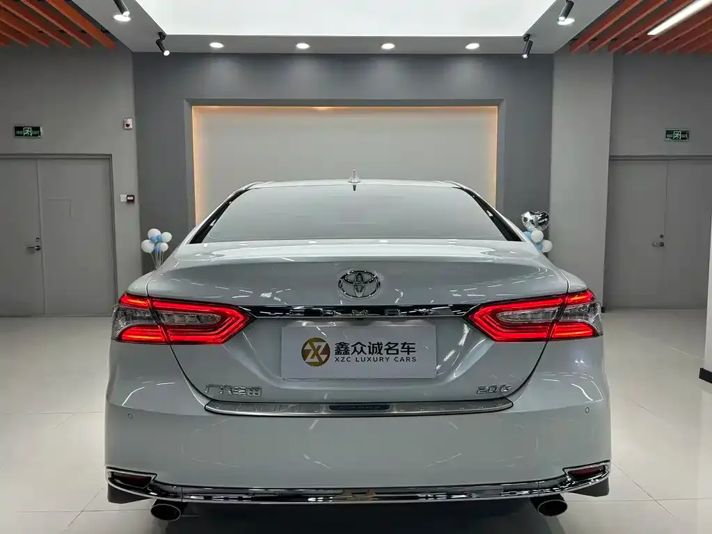 Toyota Camry — фото 5