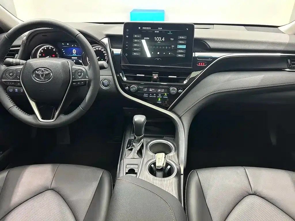 Toyota Camry — фото 7