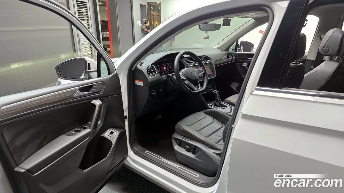 Volkswagen Tiguan — фото 10