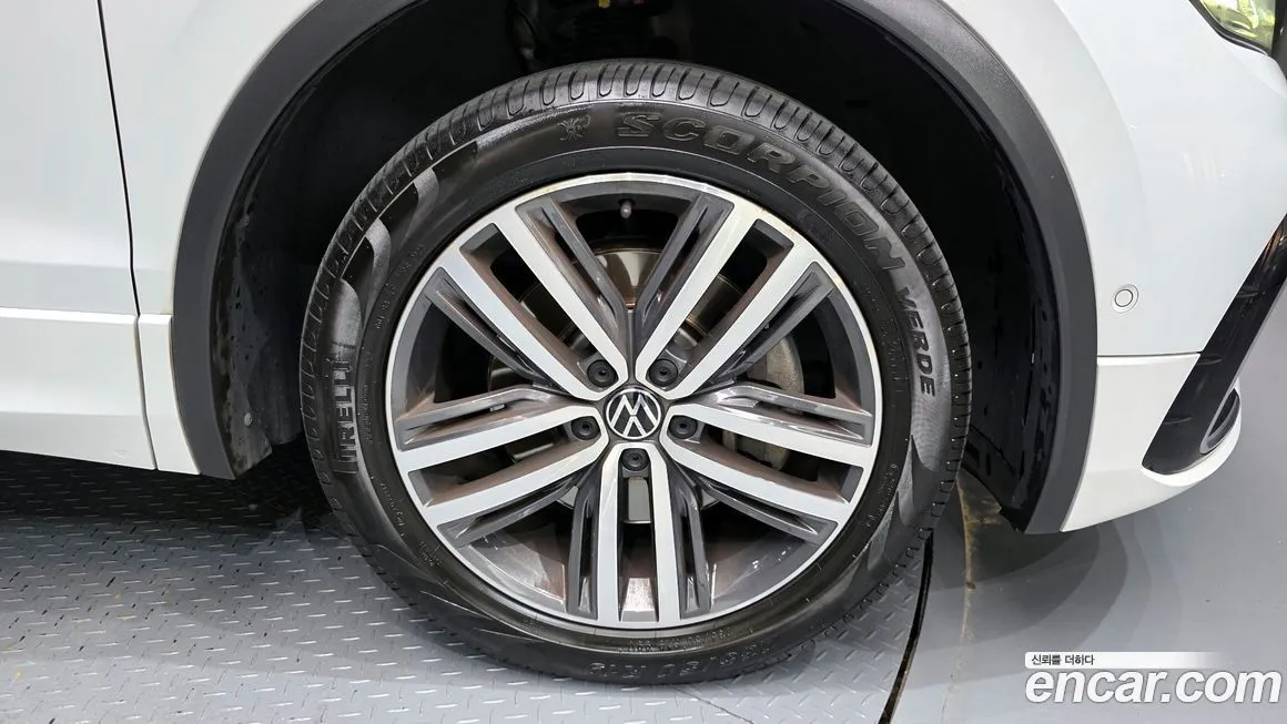 Volkswagen Tiguan — фото 5