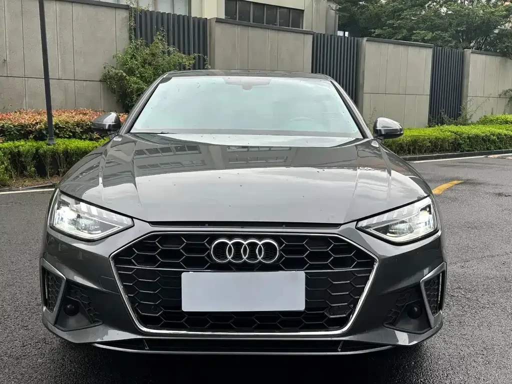 Audi A4L 2022 из CN, фото 2
