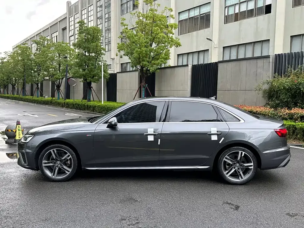 Audi A4L 2022 из CN, фото 4