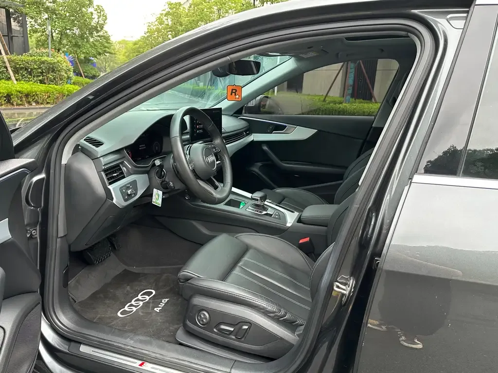Audi A4L 2022 из CN, фото 5