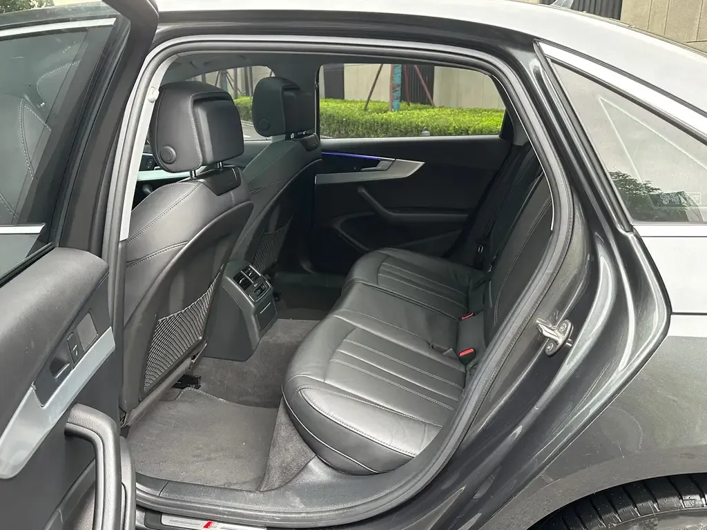 Audi A4L 2022 из CN, фото 7