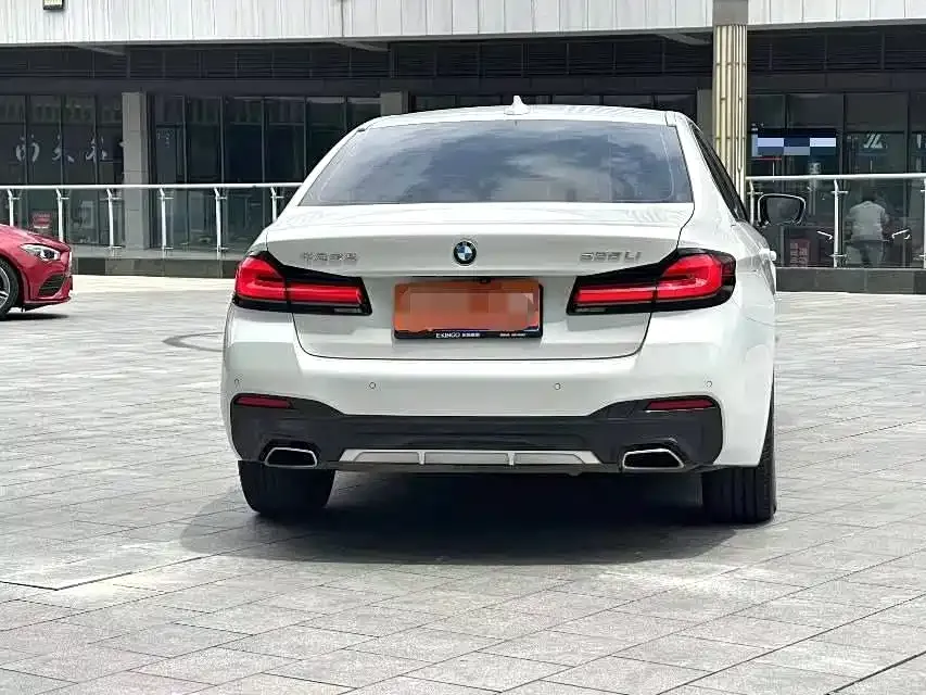 BMW 5 Series 2022 из CN, фото 8