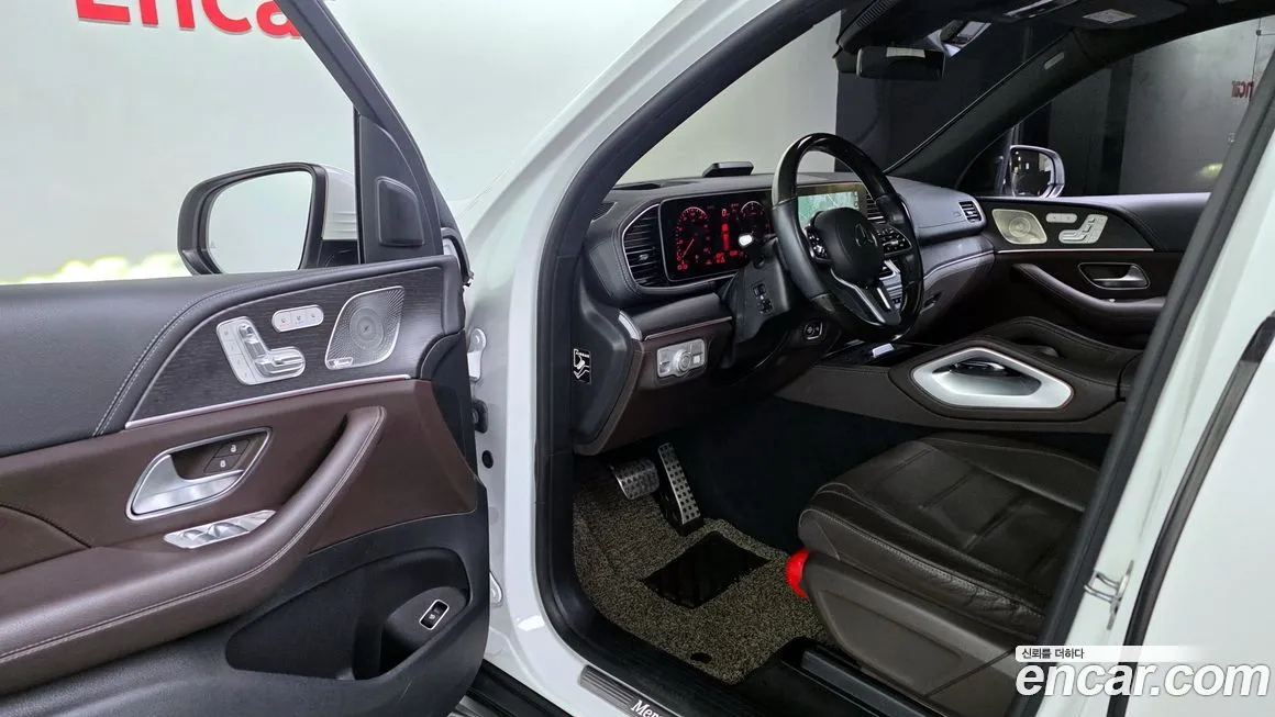 Mercedes-Benz GLS-Class — фото 10
