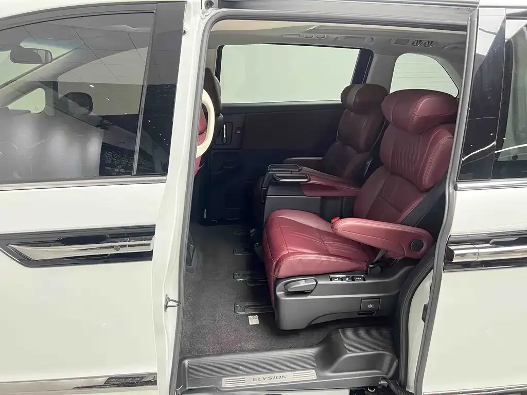 Honda Elysion 2023 из CN, фото 10