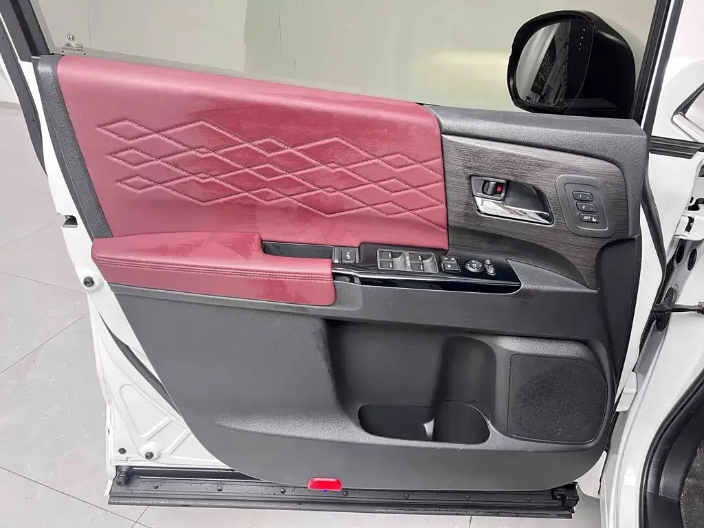 Honda Elysion 2023 из CN, фото 9