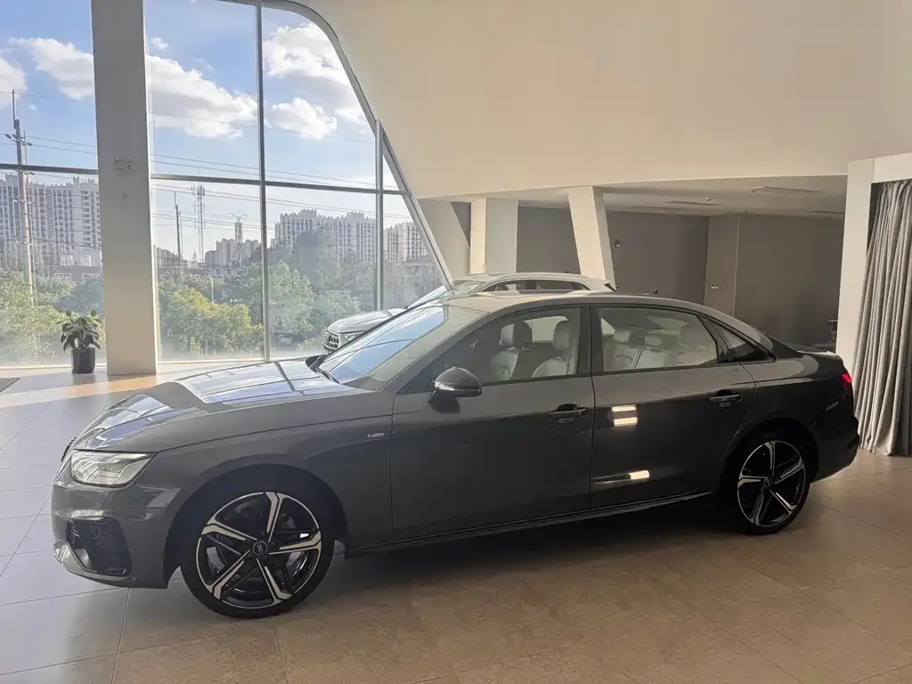 Audi A4L 2024 из CN, фото 4
