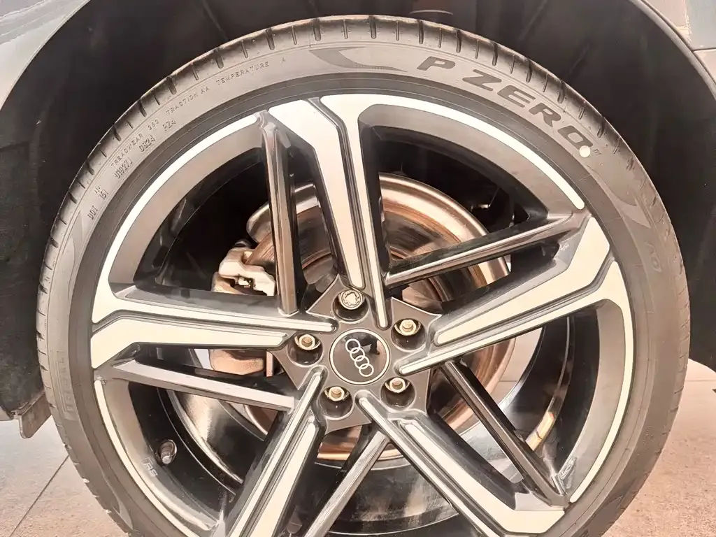 Audi A4L 2024 из CN, фото 7