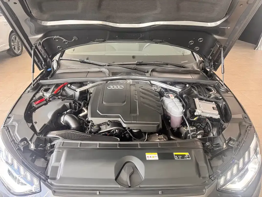 Audi A4L 2024 из CN, фото 8