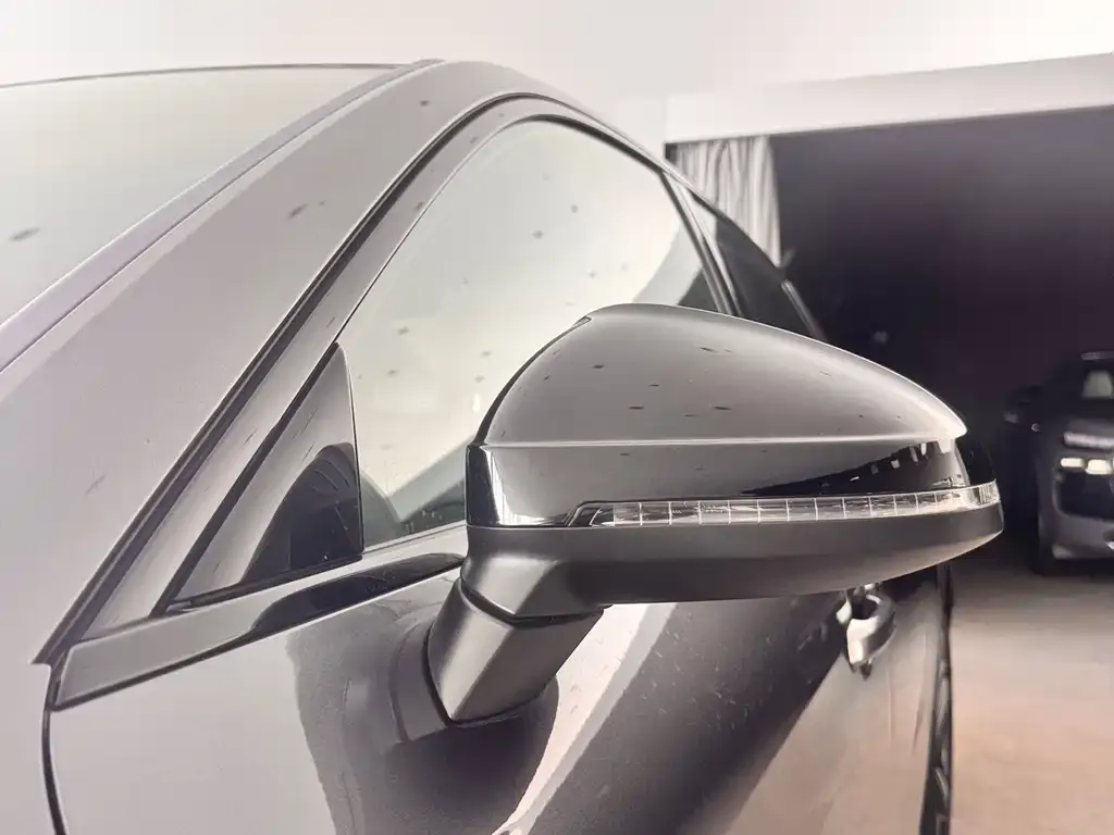 Audi A4L 2024 из CN, фото 9