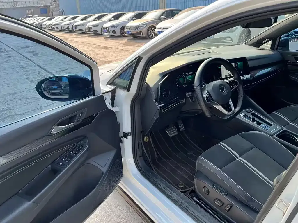 Volkswagen Golf 2022 из CN, фото 2