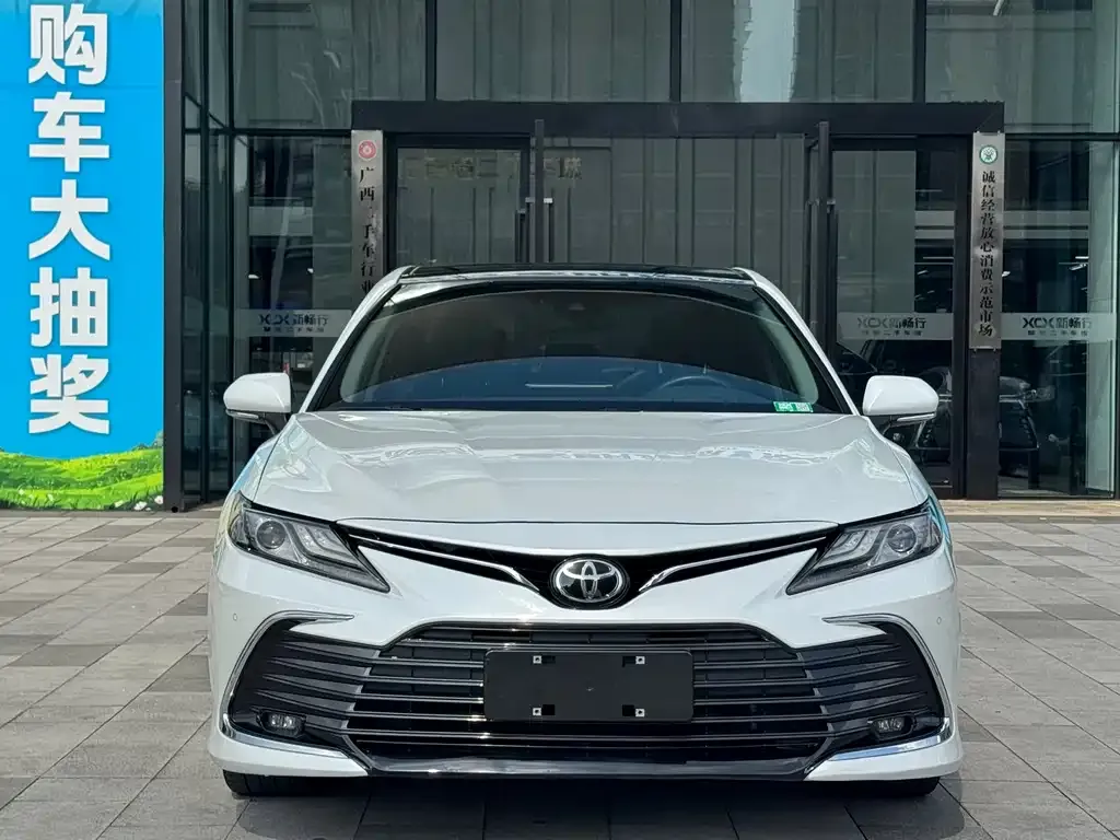 Toyota Camry 2021 из CN, фото 2
