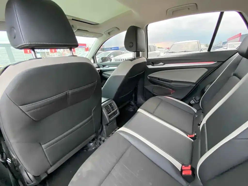 Volkswagen Golf 2022 из CN, фото 8