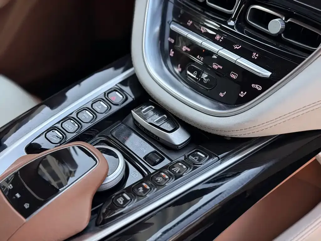 Aston Martin DBX 2022 из CN, фото 7