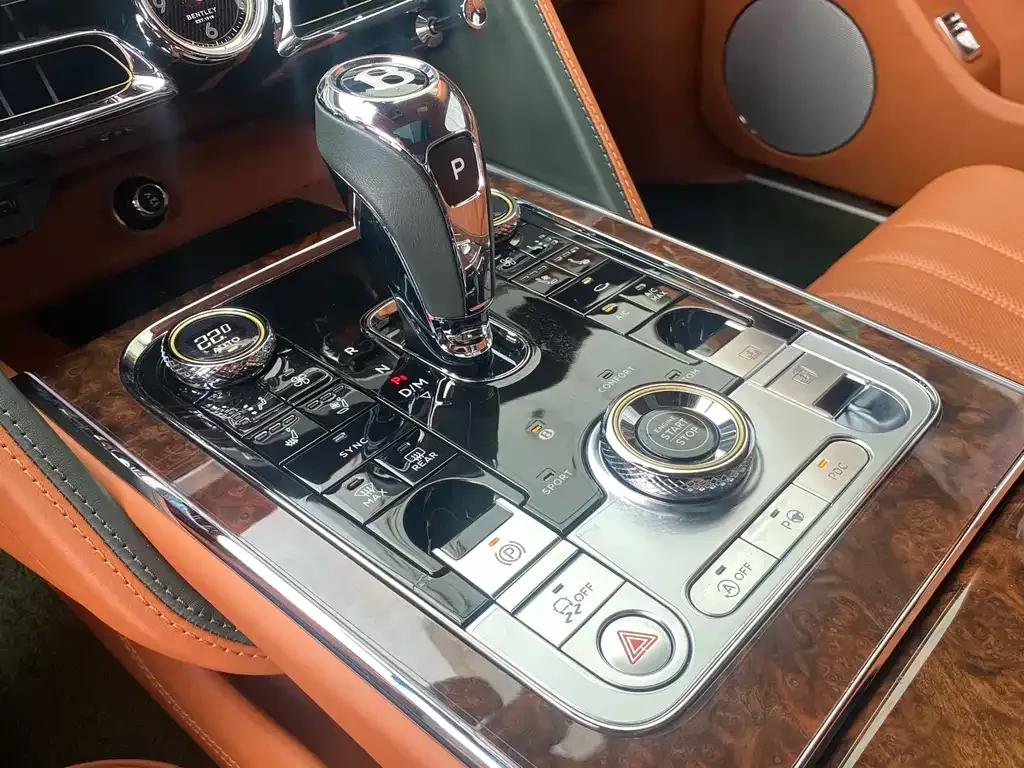 Bentley Flying Spur — фото 3