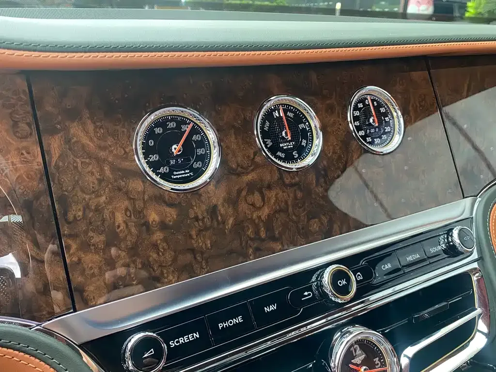 Bentley Flying Spur — фото 6
