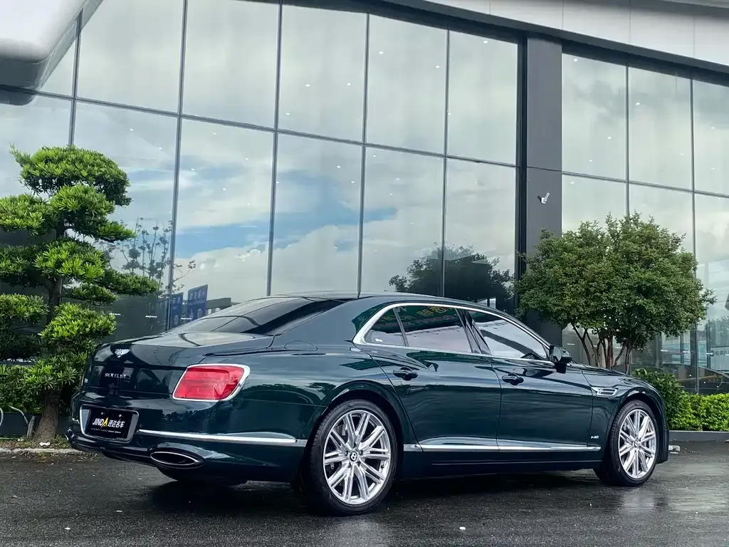 Bentley Flying Spur — фото 9