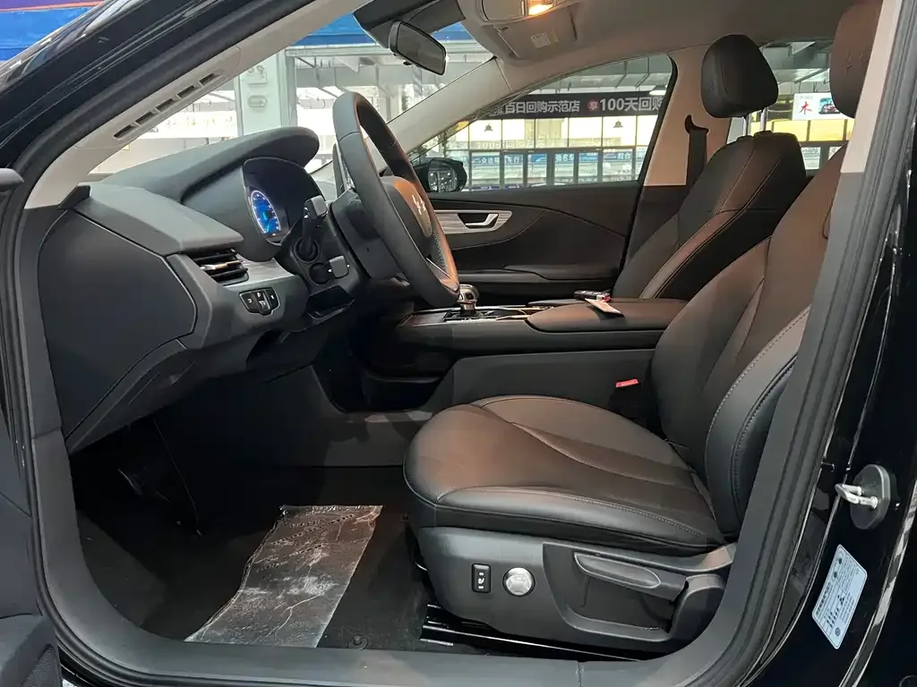 Hongqi E-QM5 2024 из CN, фото 4