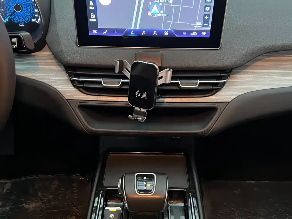 Hongqi E-QM5 2024 из CN, фото 9