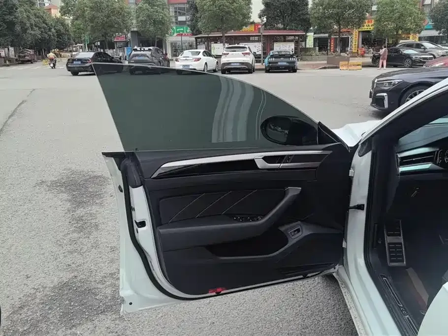 Volkswagen CC 2023 из CN, фото 7