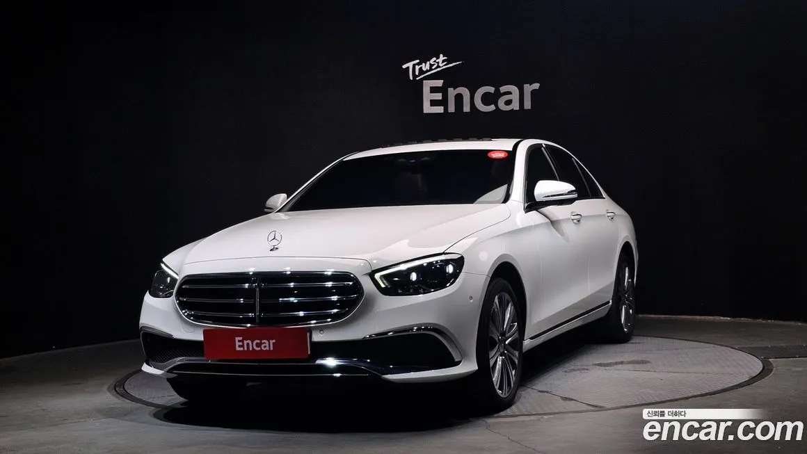 Mercedes-Benz E-Class — фото 1