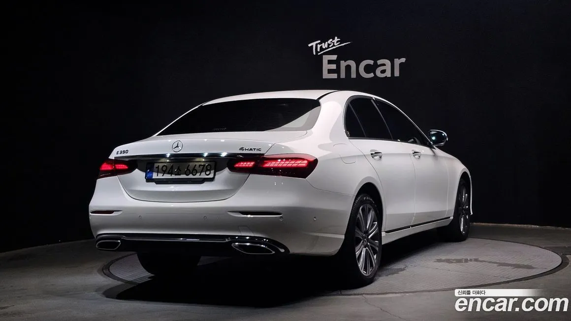 Mercedes-Benz E-Class — фото 2