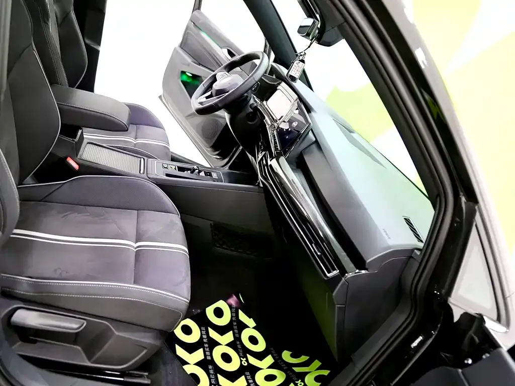 Volkswagen Golf 2024 из CN, фото 8