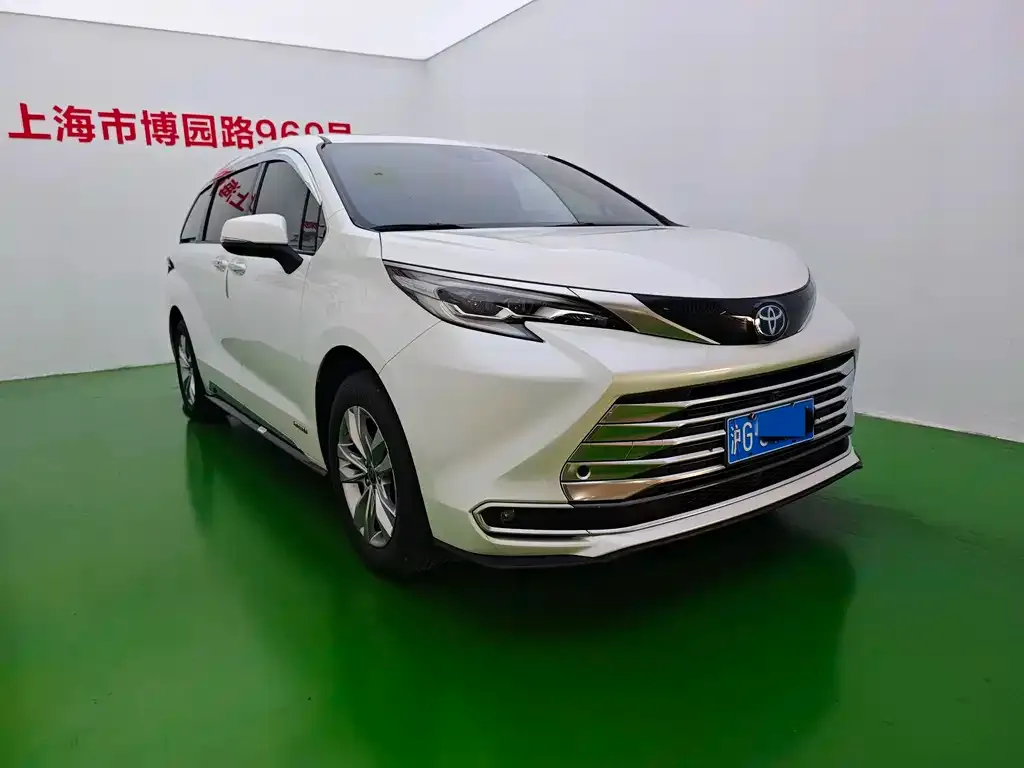 Toyota Sienna 2022 из CN, фото 3
