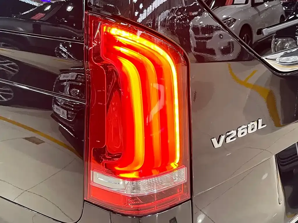 Mercedes-Benz V-Class 2023 из CN, фото 8
