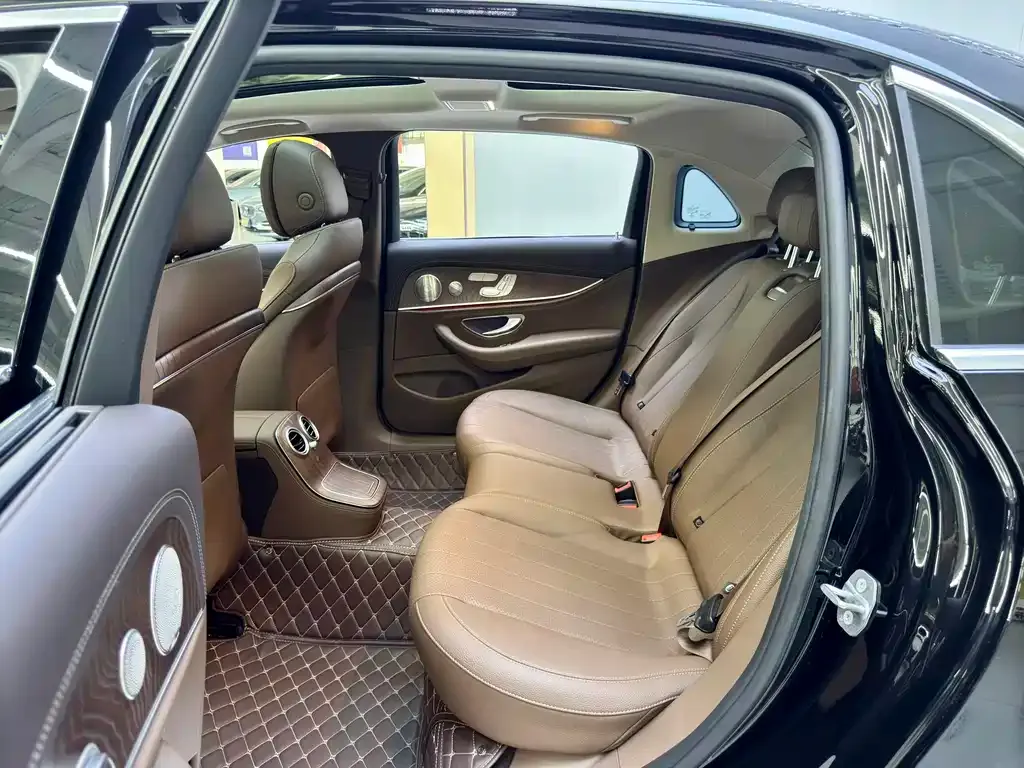 Mercedes-Benz E-Class 2023 из CN, фото 10