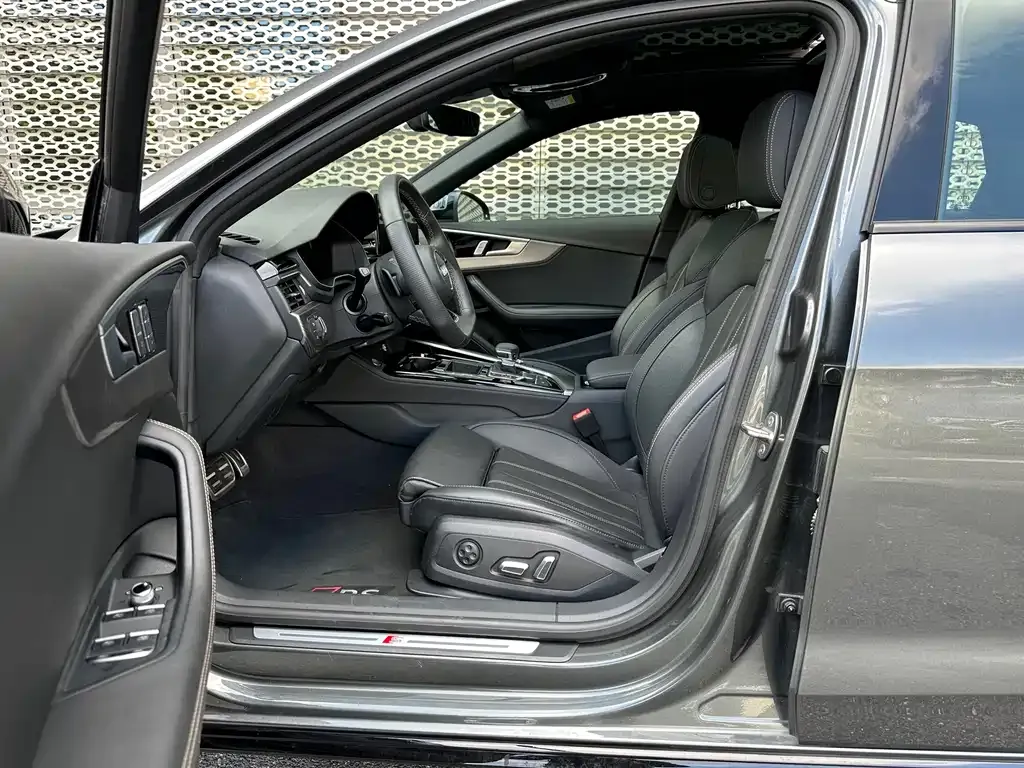 Audi A4L 2024 из CN, фото 6