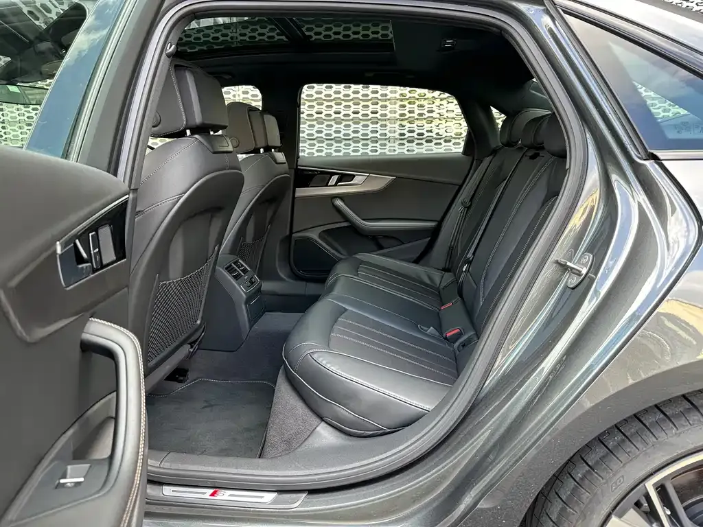 Audi A4L 2024 из CN, фото 7