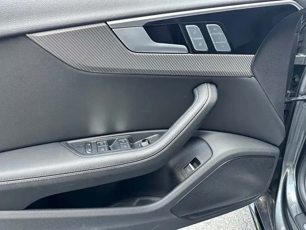 Audi A4L 2024 из CN, фото 8