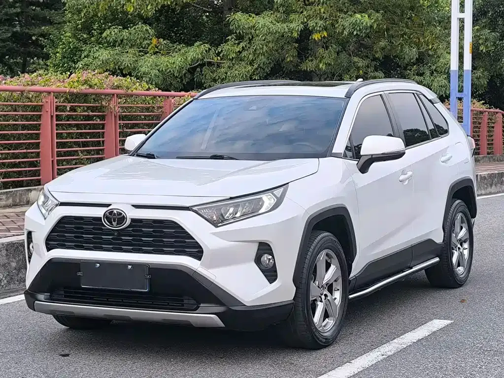 Toyota RAV4 — фото 2