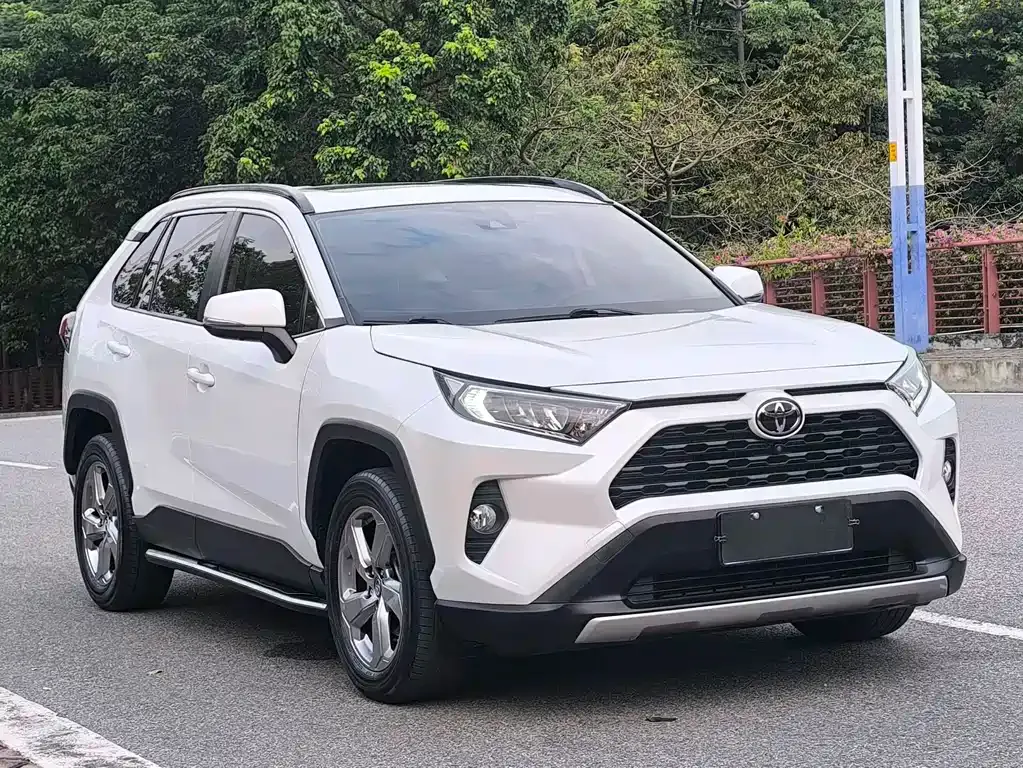 Toyota RAV4 — фото 4
