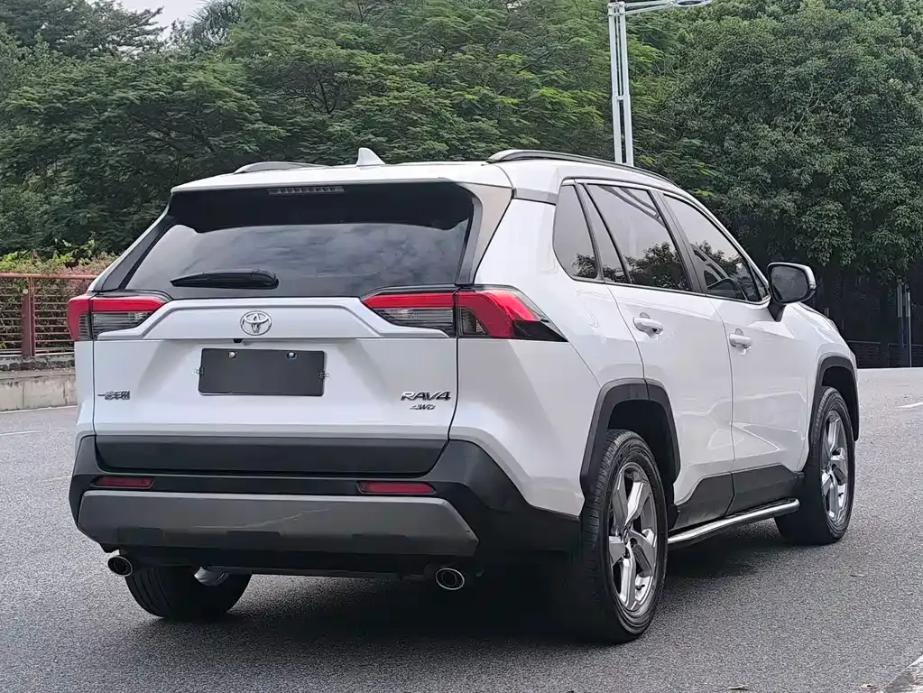 Toyota RAV4 — фото 5