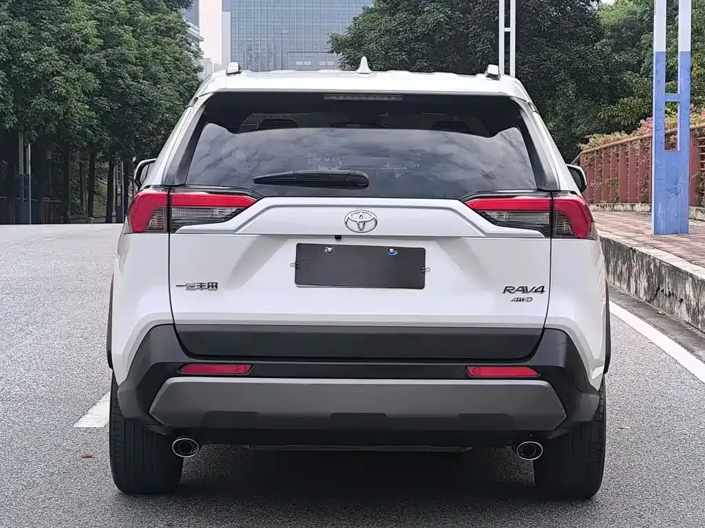 Toyota RAV4 — фото 6