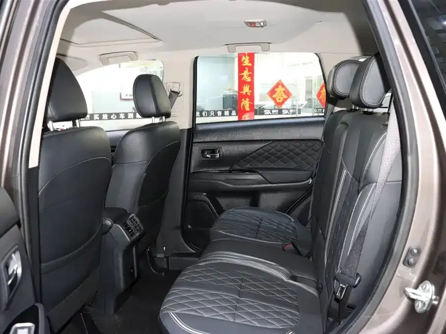 Mitsubishi Outlander 2021 из CN, фото 10