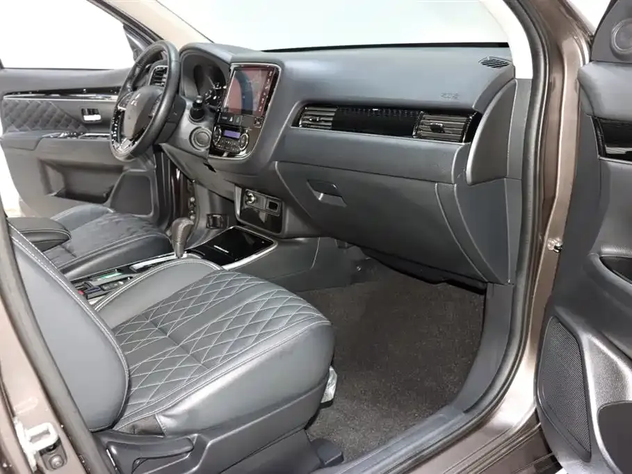 Mitsubishi Outlander 2021 из CN, фото 7