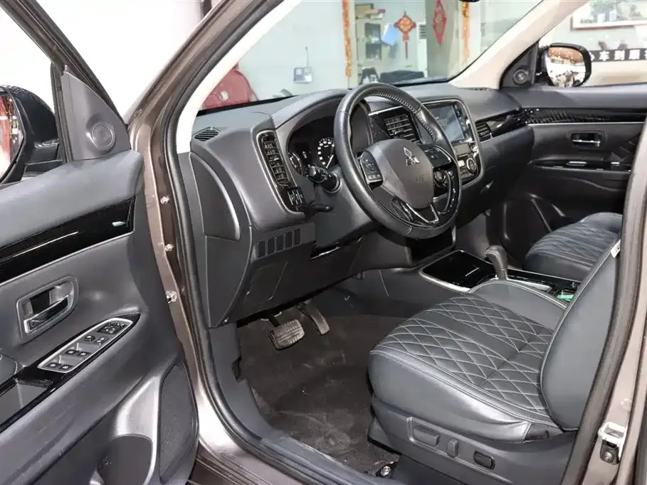 Mitsubishi Outlander 2021 из CN, фото 8