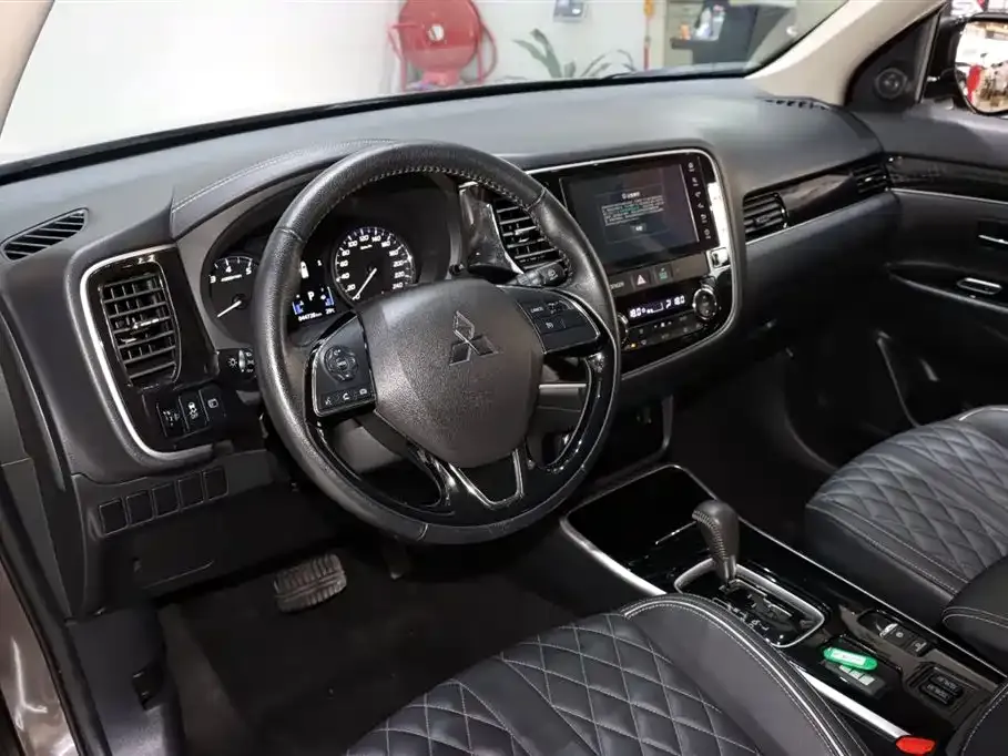 Mitsubishi Outlander 2021 из CN, фото 9