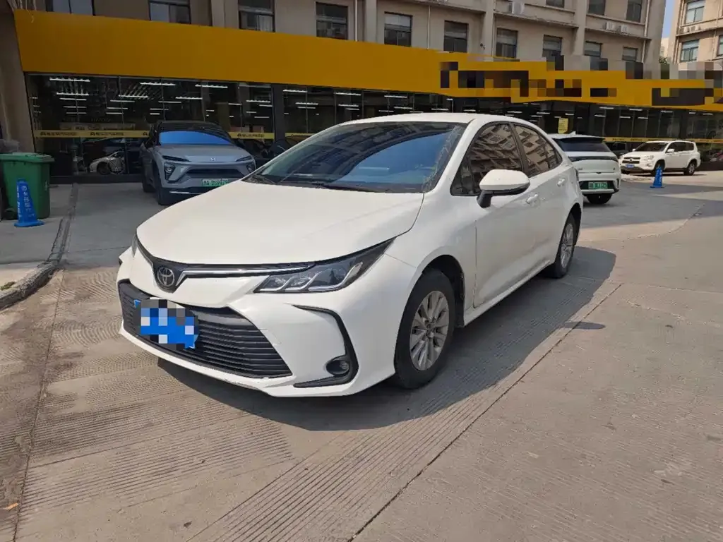 Toyota Corolla 2023 из CN, фото 1