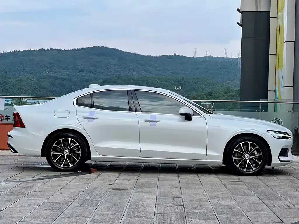 Volvo S60 2022 из CN, фото 10