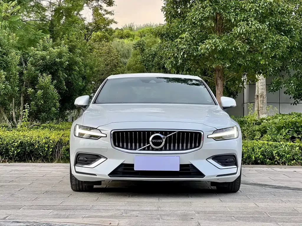 Volvo S60 2022 из CN, фото 2