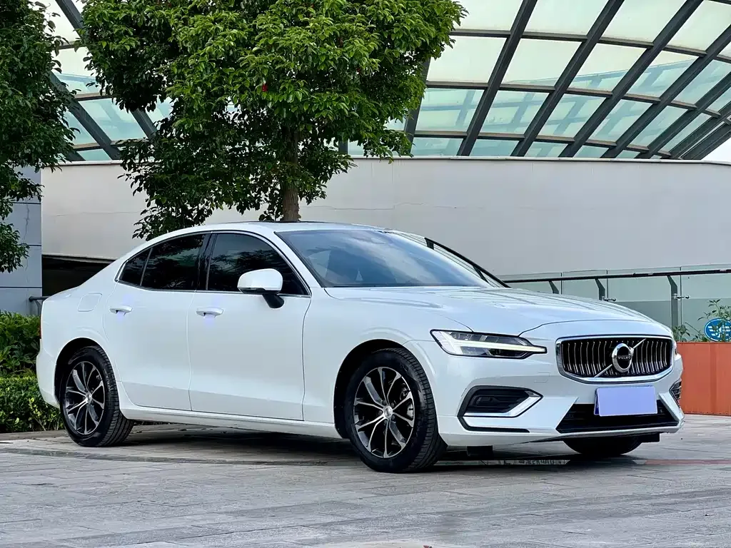 Volvo S60 2022 из CN, фото 3