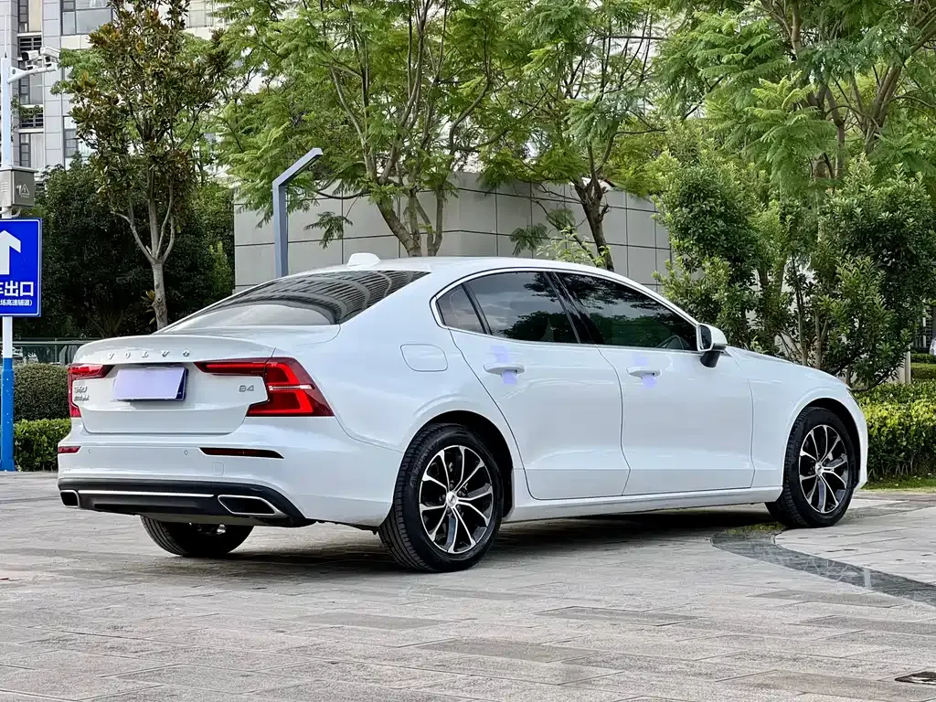Volvo S60 2022 из CN, фото 9